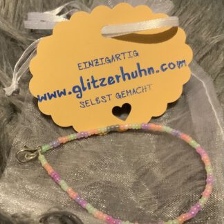 Armband mit kleinen Glasperlen - bunt