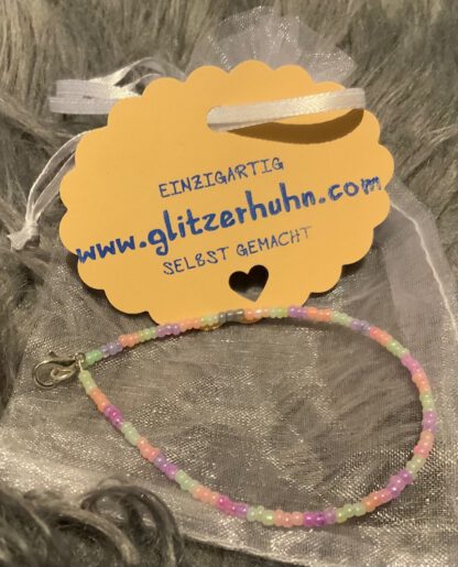 Armband mit kleinen Glasperlen - bunt