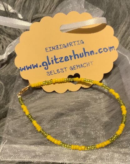 Armband mit kleinen Glasperlen gelb-grün