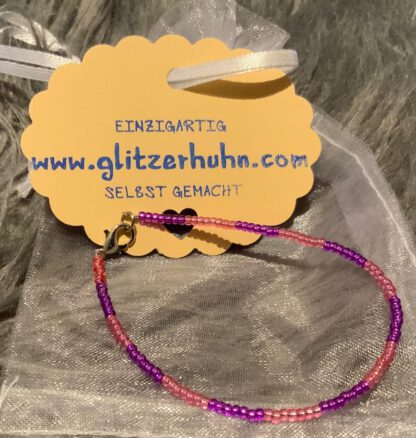 Armband mit kleinen Glasperlen lila-rosa