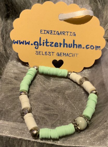 Armband mit Halbedelsteinperle und Metallperlen
