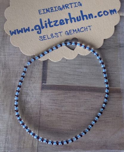 Armband mit kleinen Glasperlen (Rocailles) hellblau-schwarz