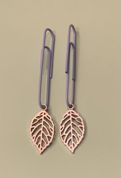 Klammer blau mit Blatt (Metall) silberfarben