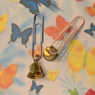 Klammer blau mit goldfarbenen Glöckchen