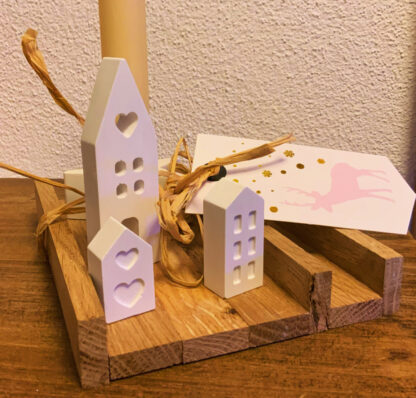 Geschenkset - Kerzenständer mit kleinen Häusern aus Raysin – Bild 2